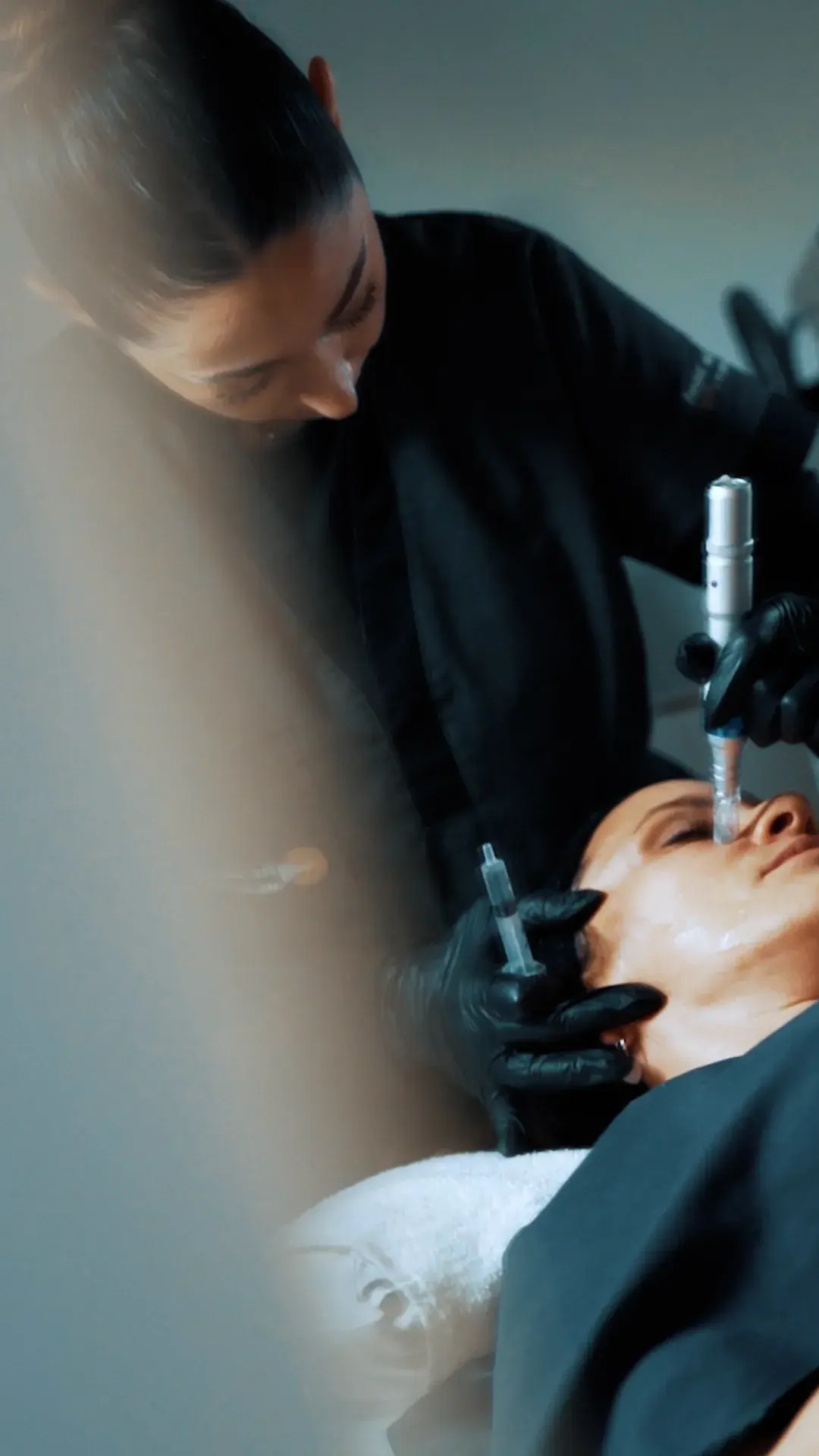 Personas disfrutando una experiencia de regalo durante las fiestas