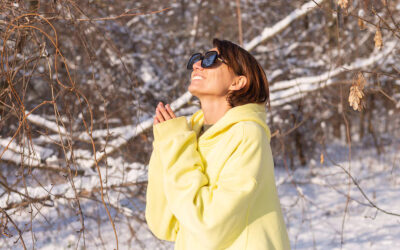 El protector solar también debe aplicarse en invierno: por qué es clave incluso en días nublados o en casa